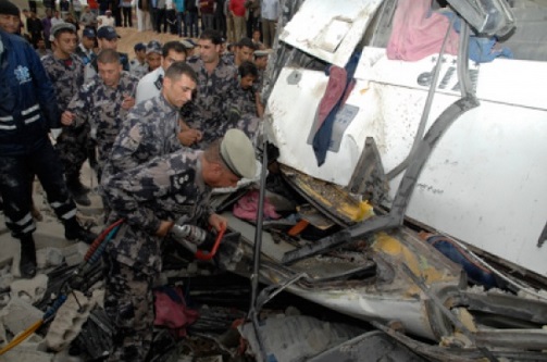 وفد فلسطيني يزور مصابي حادث حافلة ركاب معتمري الضفة الغربية